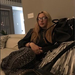 Meet your Posher, Ariana